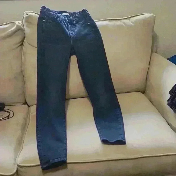 Good American Good Legs Jeans - Picture 4 of 9